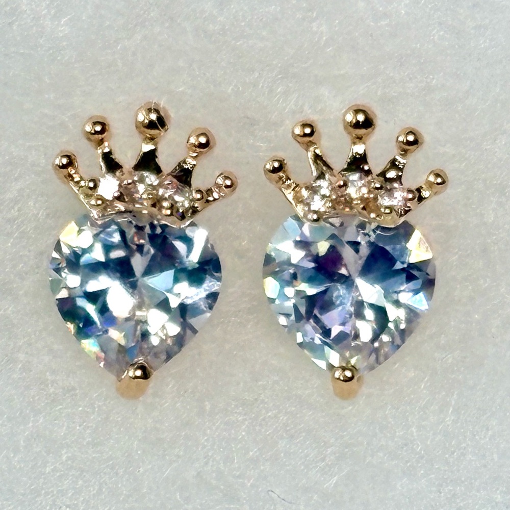 Gold Crown‎ Heart Earrings - Picture 11 of 14